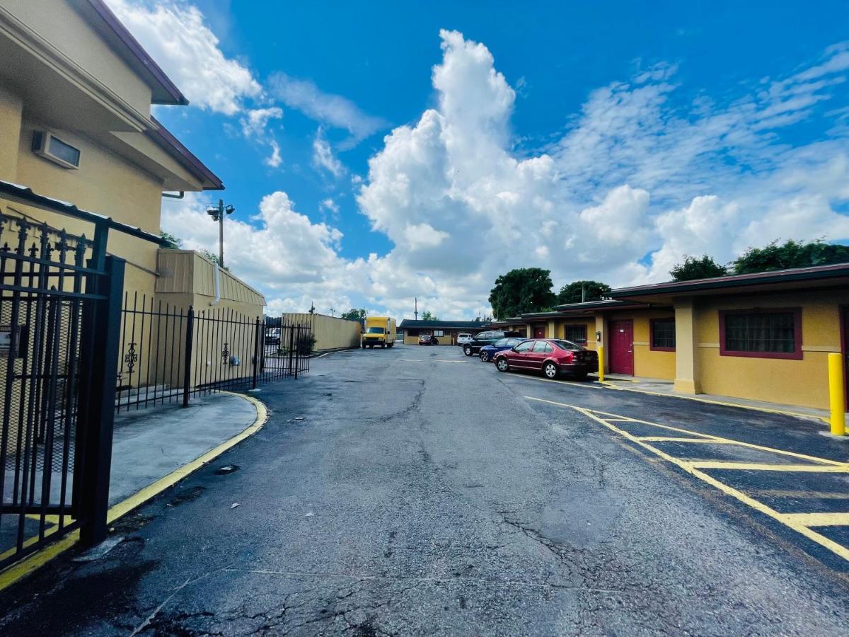 Royal Palms Motel & Rv Park New Orleans Exterior photo