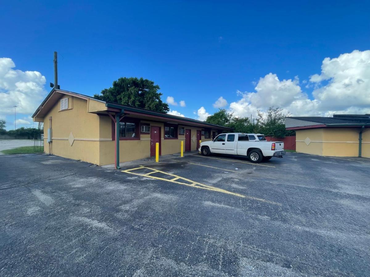 Royal Palms Motel & Rv Park New Orleans Exterior photo